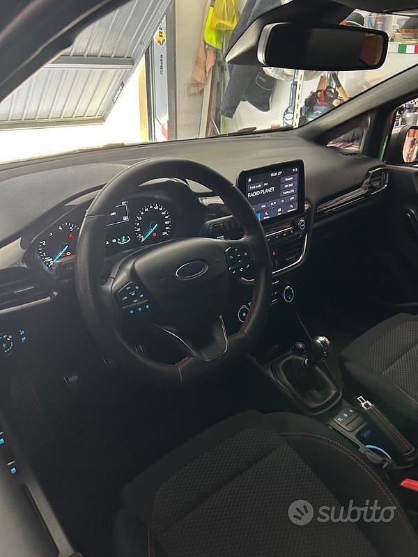 Begagnad Ford Fiesta ST-Line 125 HK (91 kW) 2021 Grå Halvkombi
