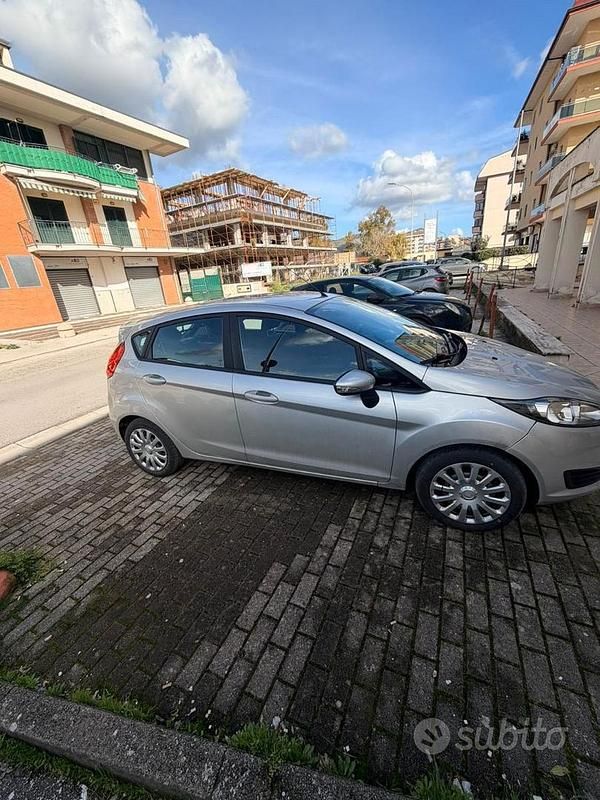 Usata Ford Fiesta Business Edition 75 CV (55 kW) 2016 Grigio Utilitaria