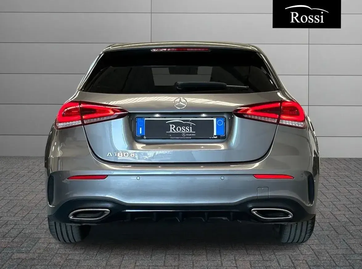 Usata Mercedes A180 Premium 116 CV (85 kW) 2021 Grigio medio metallizzato Berlina