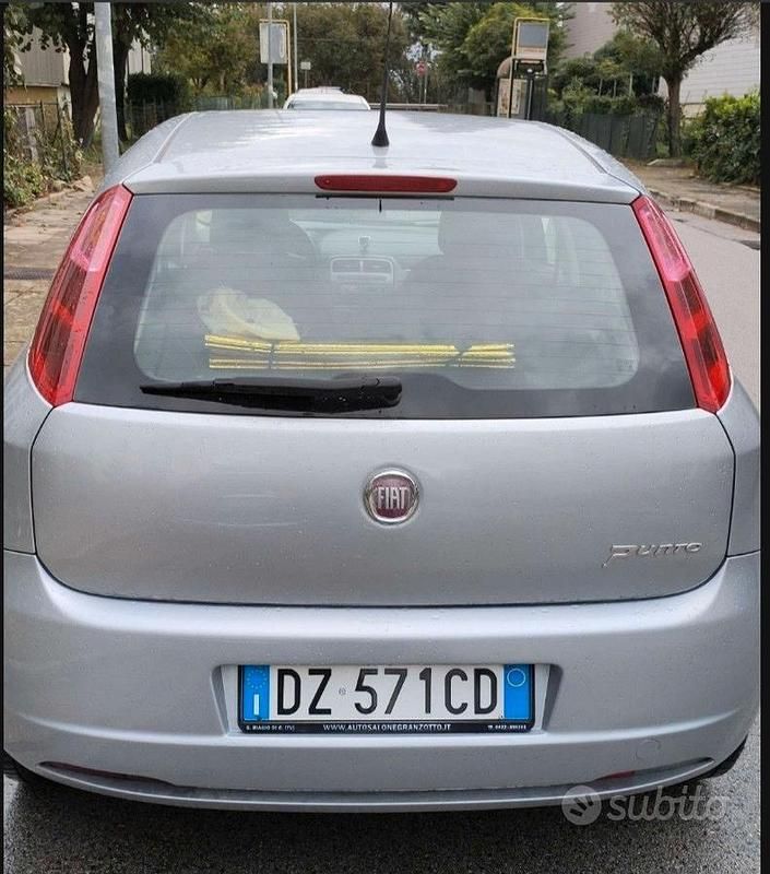 Usata Fiat Grande Punto Dynamic 77 CV (56 kW) 2009 Grigio Utilitaria
