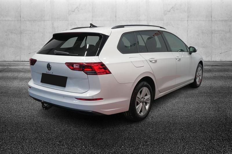 Usata VW Golf VIII Life 116 CV (85 kW) 2022 Bianco pastello Station wagon