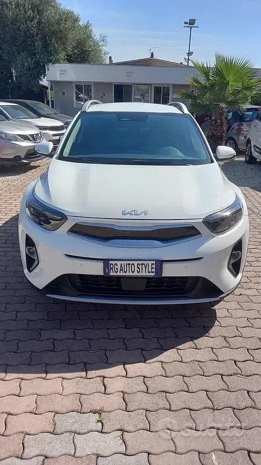 Używany Kia Stonic Style 84 KM (61 kW) 2023 Biały SUV