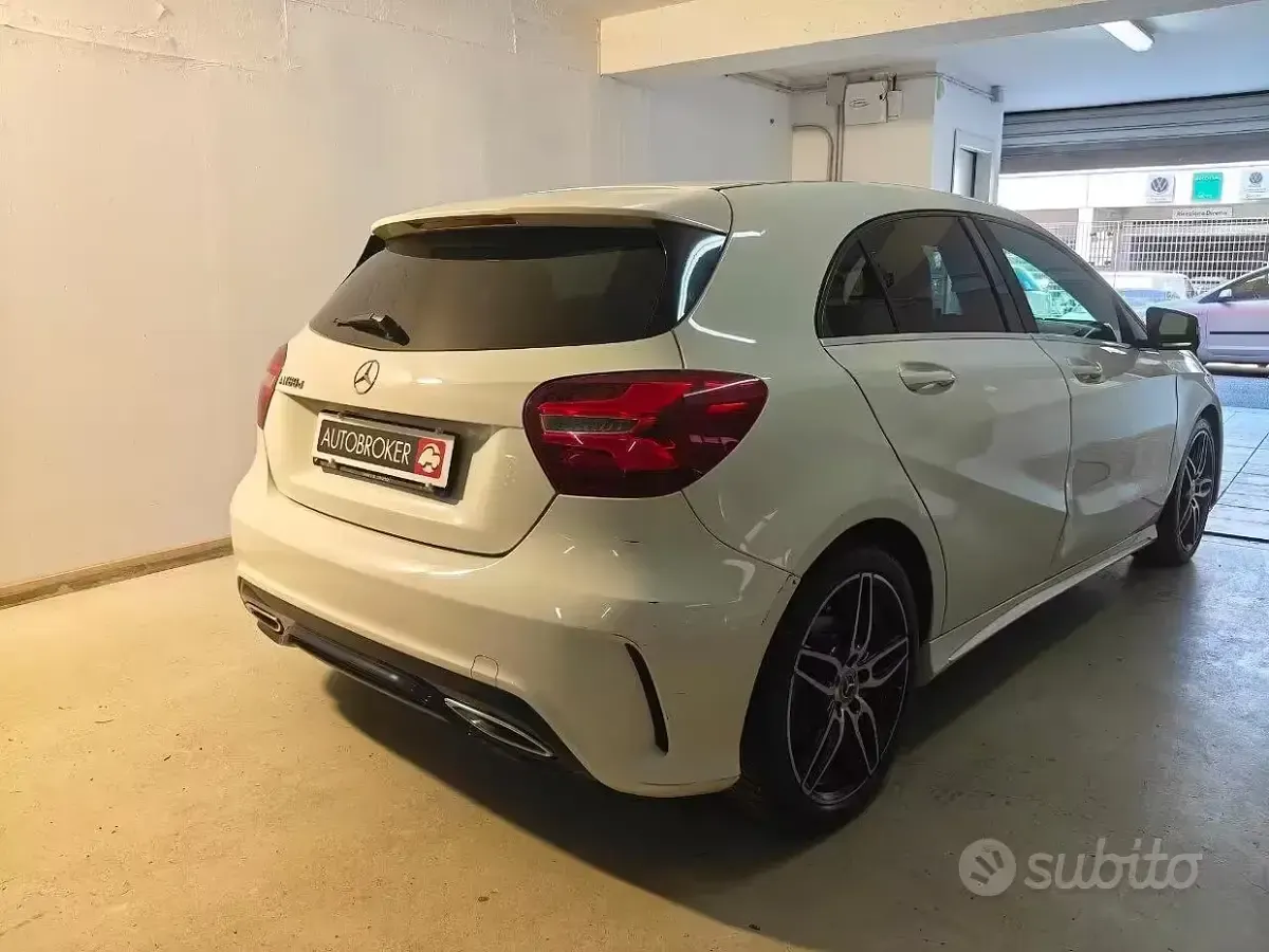 Usata Mercedes A180 Premium 109 CV (80 kW) 2017 Bianco Utilitaria