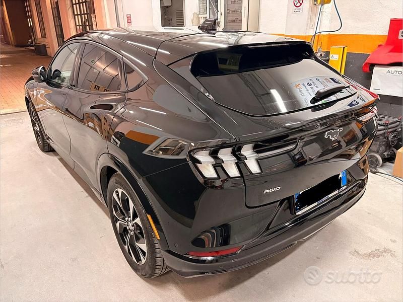 Usata Ford Mustang Mach-E Premium 197 kW (269 CV) 2022 Nero SUV