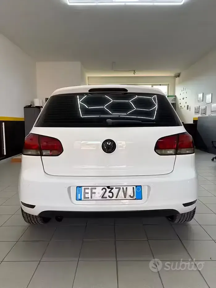 Usata VW Golf VI 105 CV (77 kW) 2010 Bianco Utilitaria