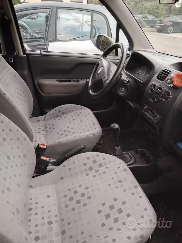 Usata Opel Agila 2003 Grigio Monovolume