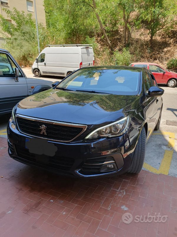 Blu Usata 2018 Peugeot 308 Tre volumi | 13.000 € (Buon prezzo) - Immagine 1/4