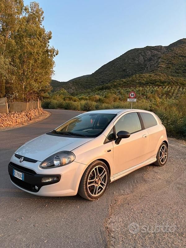 Grigio Usata 2010 Fiat Punto Evo Sport Due volumi | 3900 € (Buon prezzo) - Immagine 1/4