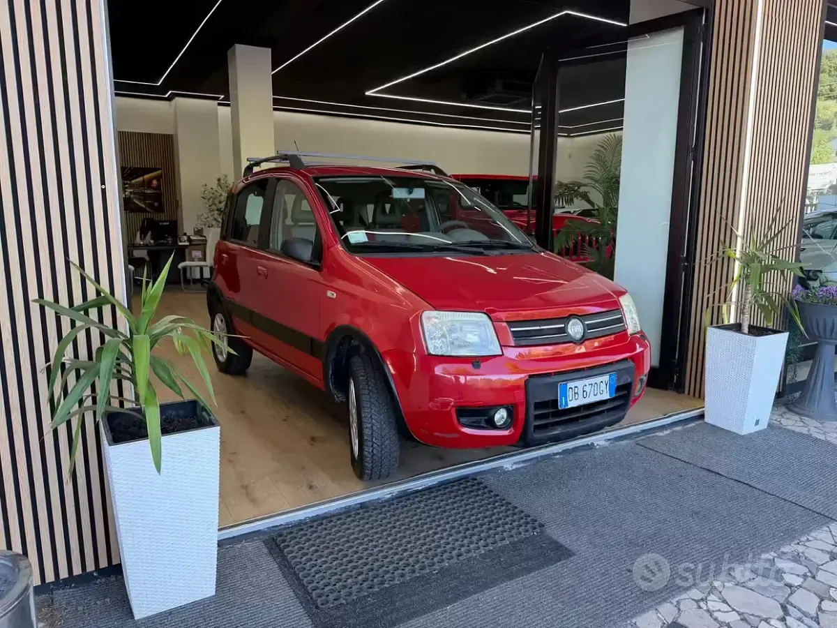 Usata Fiat Panda 4x4 Climbing 60 CV (44 kW) 2006 Rosso Utilitaria