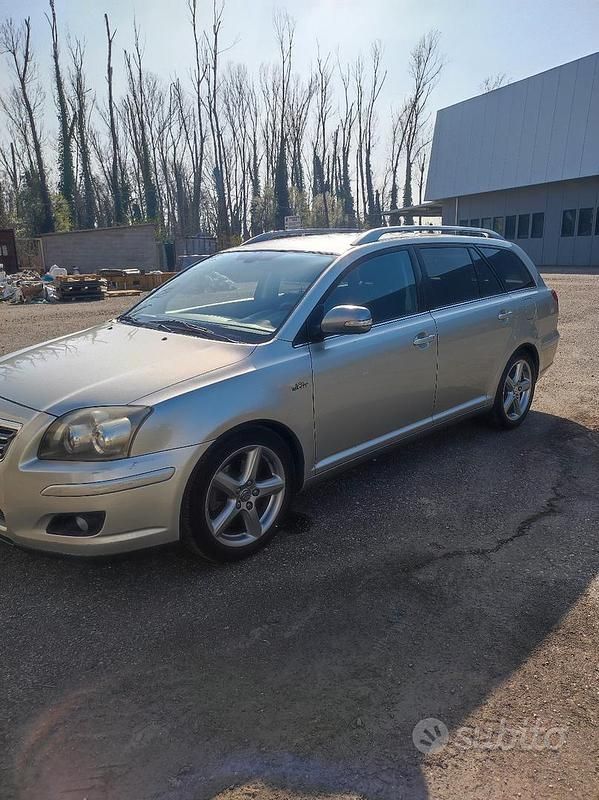 Usata Toyota Avensis 2004 Grigio Station wagon