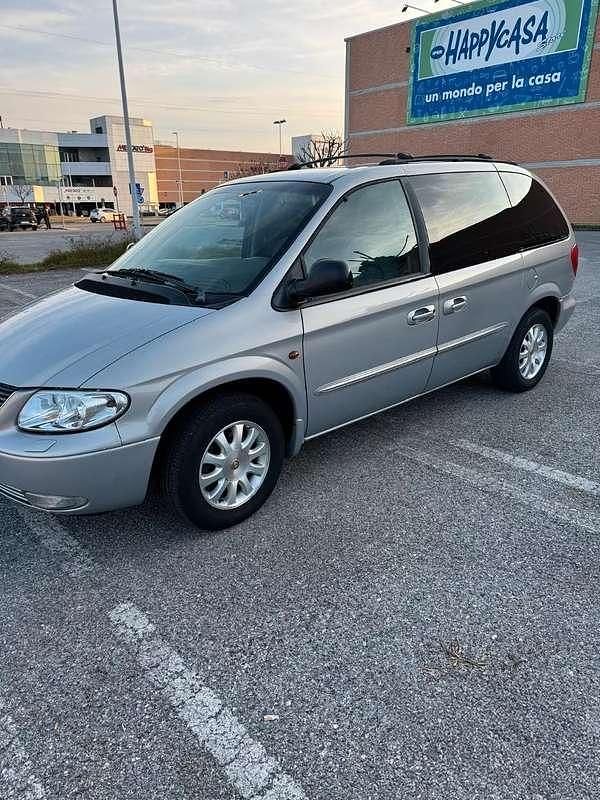 Usata Chrysler Voyager 141 CV (103 kW) 2001 Monovolume