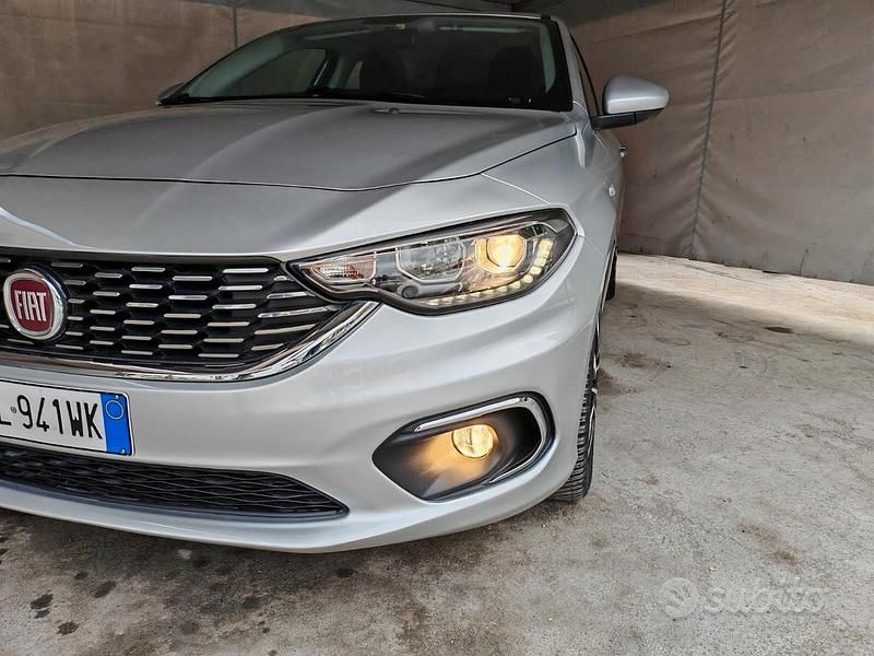 Usata Fiat Tipo Lounge 120 CV (88 kW) 2017 Grigio Berlina