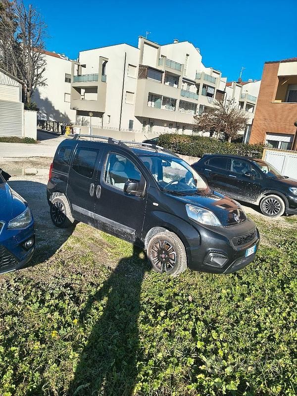 Nero Usata 2016 Fiat Qubo Trekking Monovolume | 6800 € (Super prezzo) - Immagine 1/4