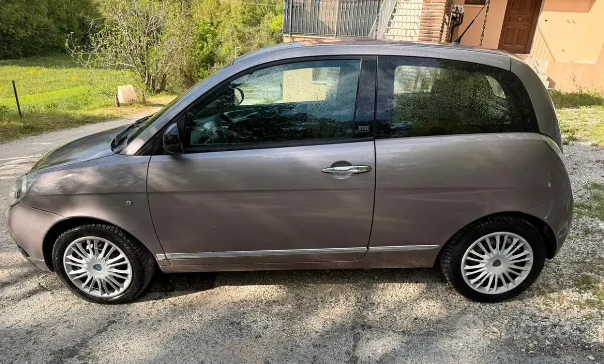Usata Lancia Ypsilon 75 CV (55 kW) 2011 Utilitaria