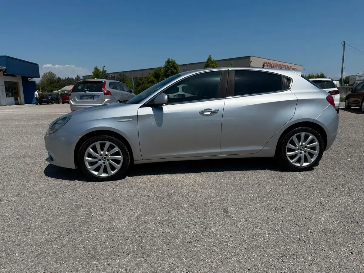 Usata Alfa Romeo Giulietta Exclusive 105 CV (77 kW) 2015 Argento Utilitaria