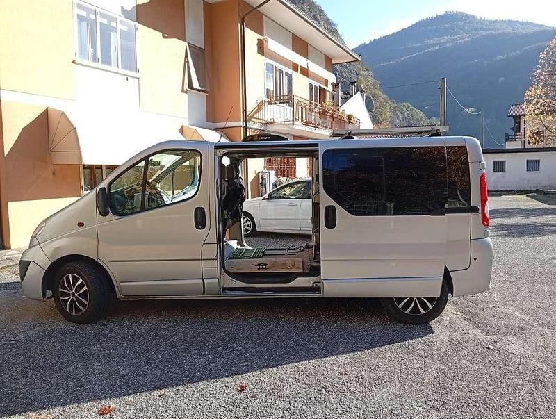 Usata Opel Vivaro 114 CV (83 kW) 2013 Argento Monovolume