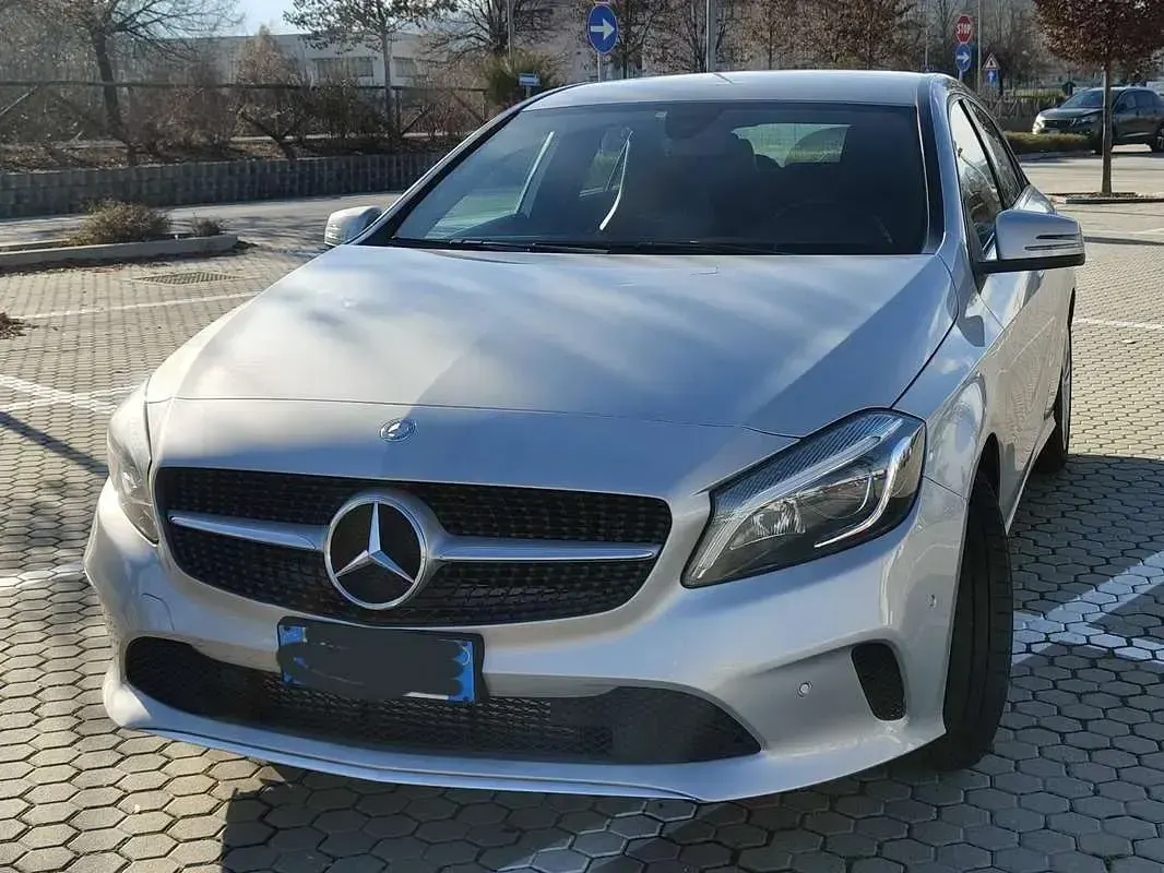 Usata Mercedes A180 Executive 109 CV (80 kW) 2017 Grigio Berlina