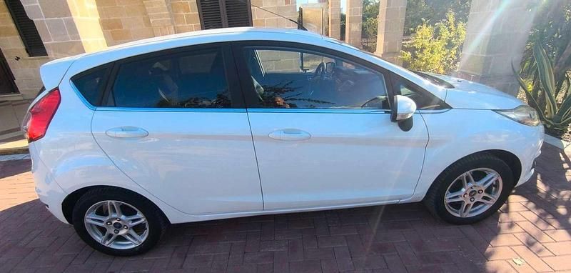 Second-hand Ford Fiesta 80 CP (58 kW) 2014 Alb Hatchback