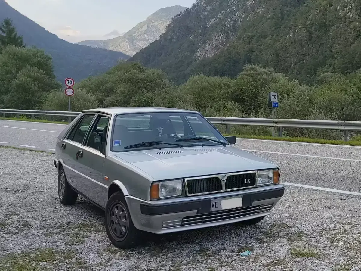 Usata Lancia Delta 78 CV (57 kW) 1987 Grigio Utilitaria