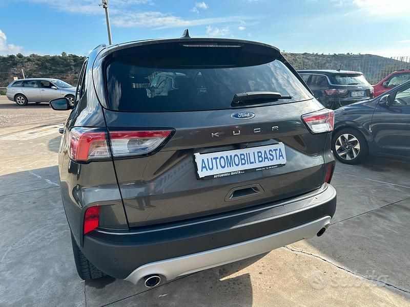 Usata Ford Kuga Titanium 120 CV (88 kW) 2021 Blu SUV