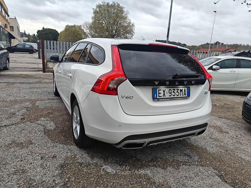 Usata Volvo V60 114 CV (83 kW) 2014 Bianco Station wagon