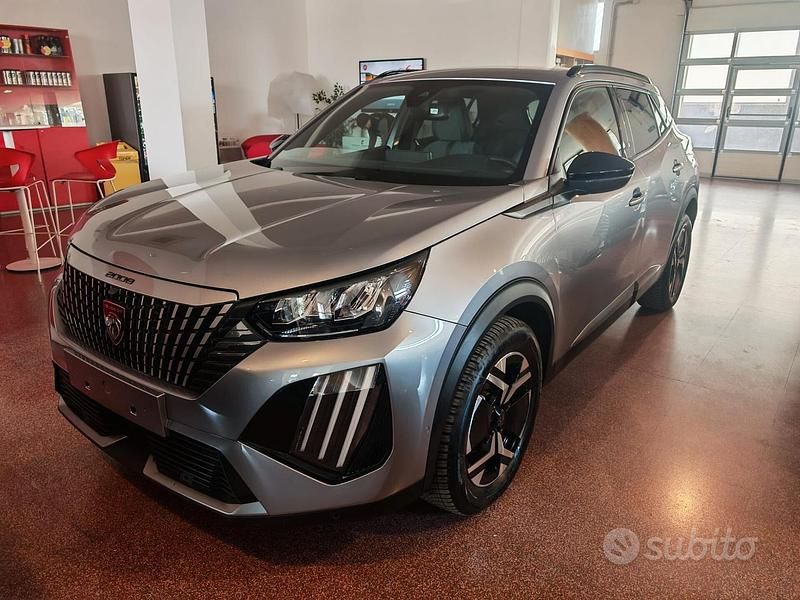 Usata Peugeot 2008 Allure 101 CV (74 kW) 2024 Grigio SUV