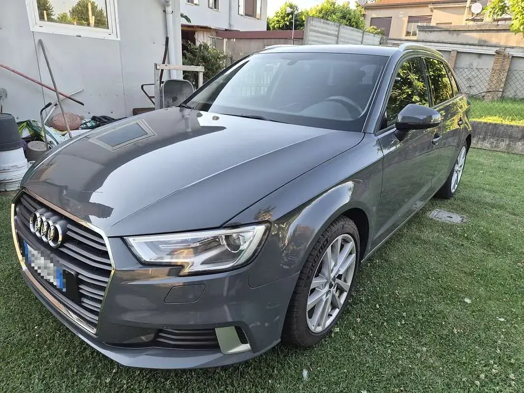 Usata Audi A3 Sport 116 CV (85 kW) 2019 Grigio Berlina