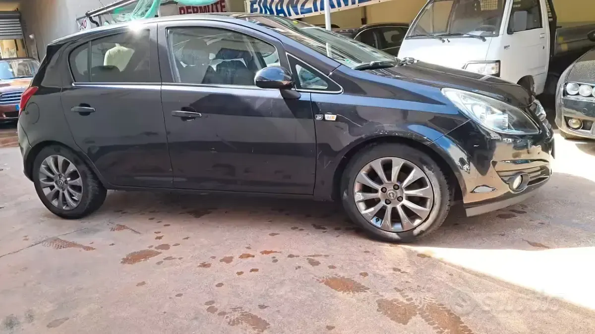 Usata Opel Corsa Enjoy 80 CV (58 kW) 2010 Nero Utilitaria