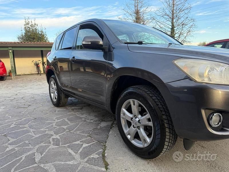 Usata Toyota RAV4 Luxury 150 CV (110 kW) 2009 Marrone SUV