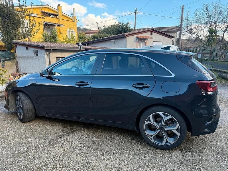 Begagnad Kia Ceed 136 HK (100 kW) 2020 Svart Halvkombi