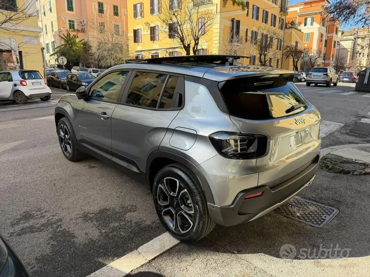 Nuova Jeep Avenger Summit 110 CV (80 kW) 2026 Grigio SUV