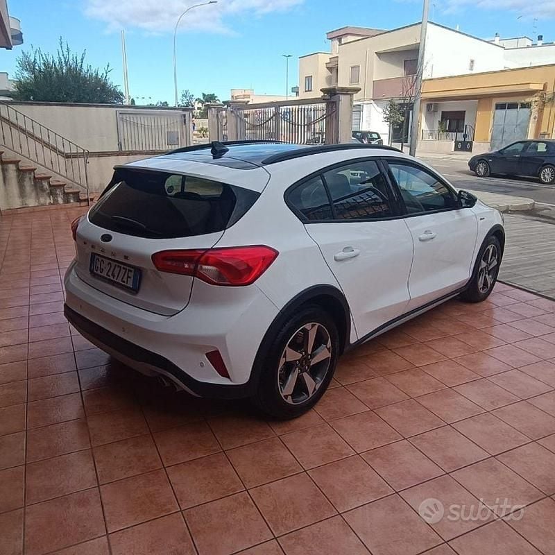 Usata Ford Focus Active X 120 CV (88 kW) 2021 Bianco Berlina