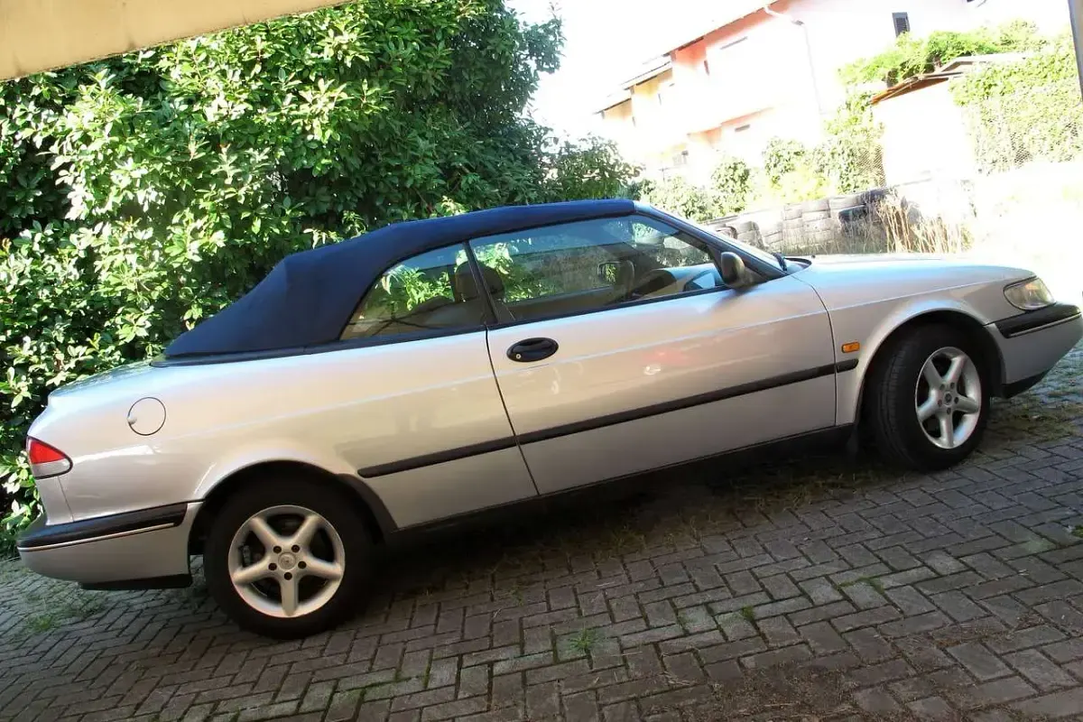 Usata Saab 900 Cabriolet 131 CV (96 kW) 1996 Argento Cabrio