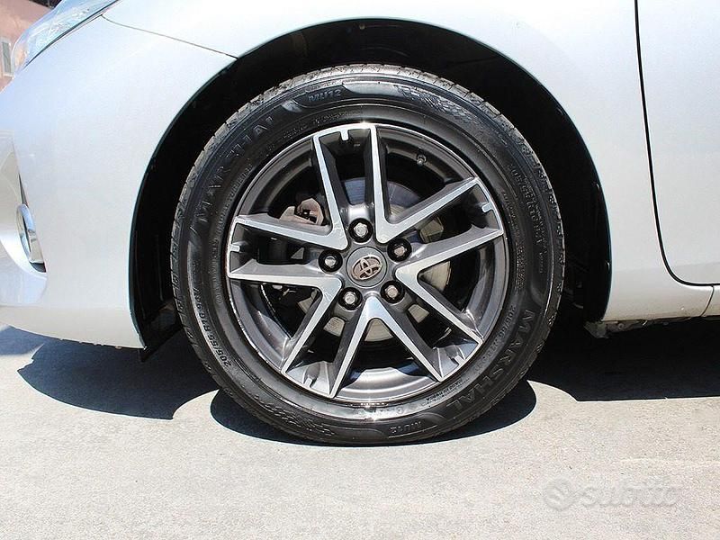 Usata Toyota Auris Touring Sports Lounge 99 CV (72 kW) 2014 Grigio Station wagon