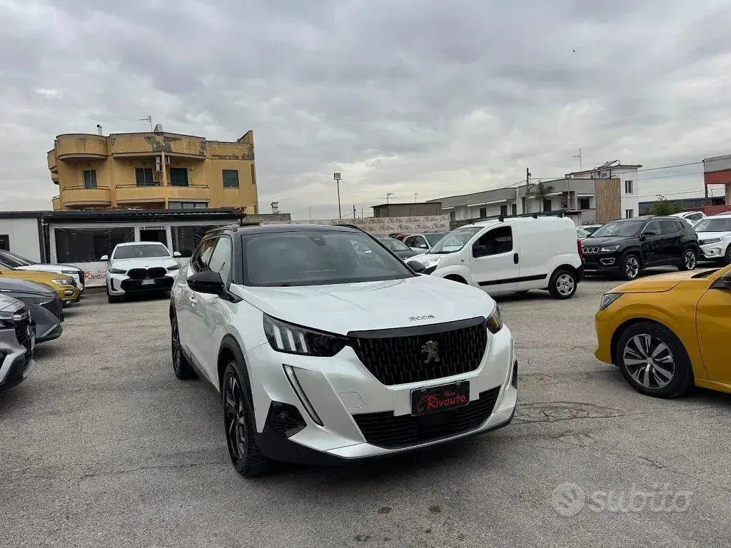 Usata Peugeot 2008 GT 131 CV (96 kW) 2021 Bianco SUV