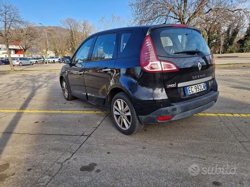 Usata Renault Scénic III 110 CV (80 kW) 2010 Nero Monovolume