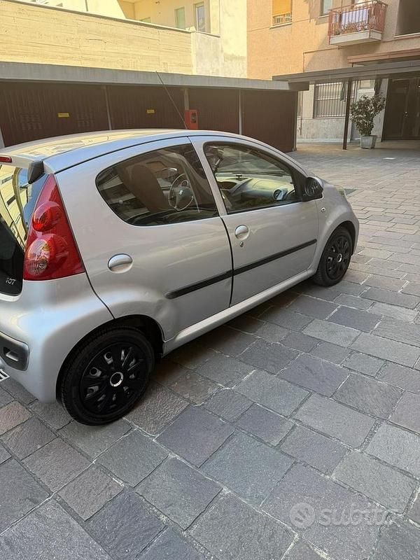 Gebraucht Peugeot 107 68 PS (50 kW) 2005 Grau Kleinwagen