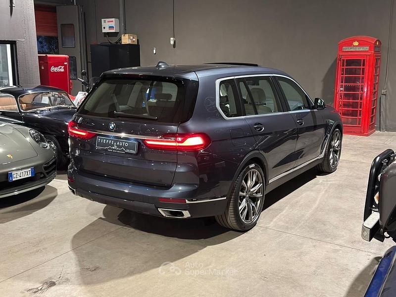 Usata BMW X7 265 CV (194 kW) 2020 Grigio scuro metallizzato SUV