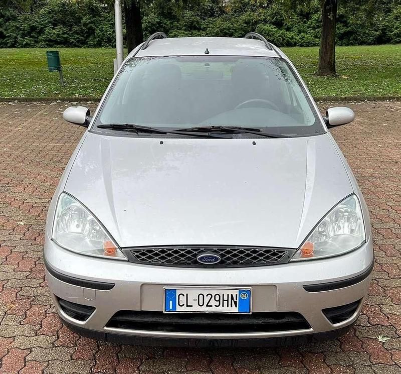 Argento Usata 2004 Ford Focus Ghia Station wagon | 1490 € (Ottimo prezzo) - Immagine 1/4