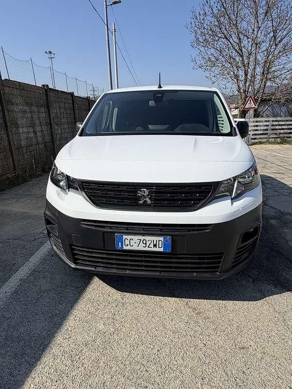 Gebraucht Peugeot Partner 102 PS (75 kW) 2020 Weiß Van / Kleinbus