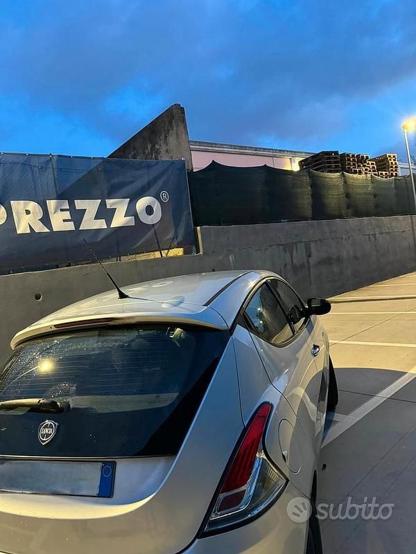 Usata Lancia Ypsilon 2017 Grigio Utilitaria