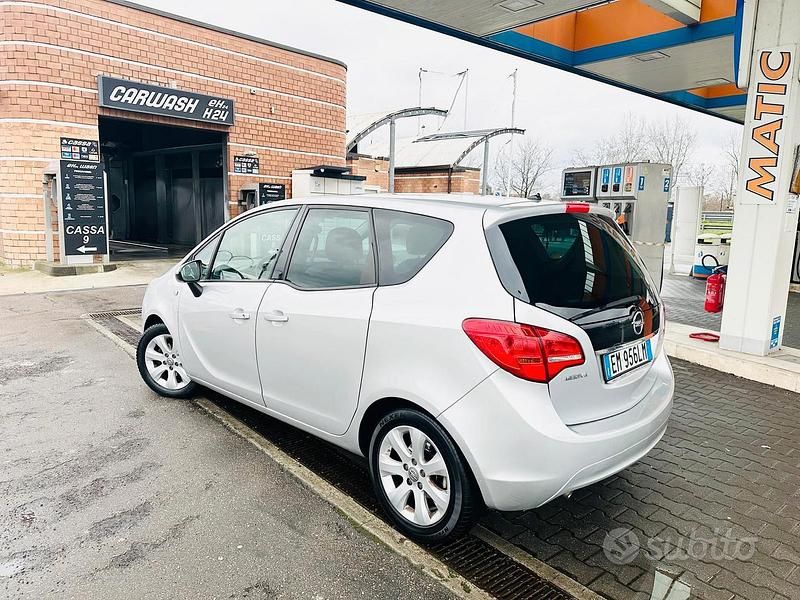 Usata Opel Meriva 100 CV (73 kW) 2012 Grigio Monovolume