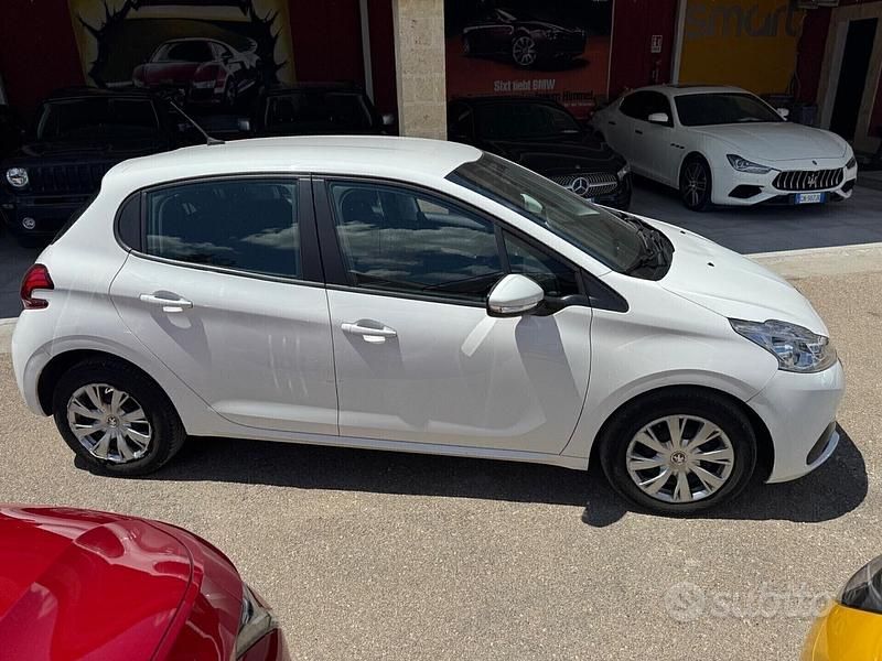 Usata Peugeot 208 Active 101 CV (74 kW) 2020 Bianco Utilitaria