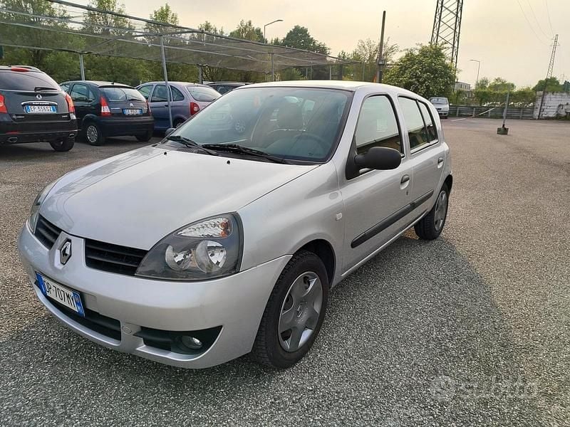 Usata Renault Clio II 58 CV (42 kW) 2008 Grigio Berlina