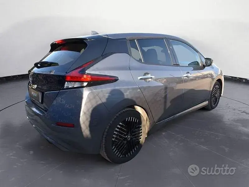 Usata Nissan Leaf N-Connecta 89 kW (122 CV) 2023 Grigio Utilitaria
