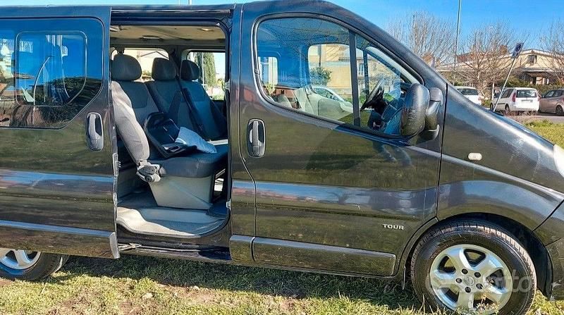 Usata Opel Vivaro 120 CV (88 kW) 2009 Nero Monovolume