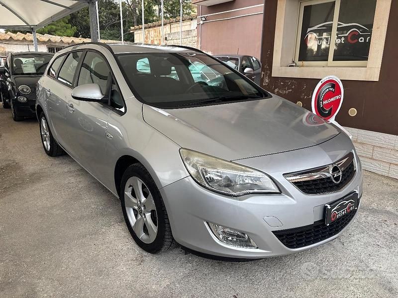Usata Opel Astra Cosmo 101 CV (74 kW) 2011 Argento Station wagon