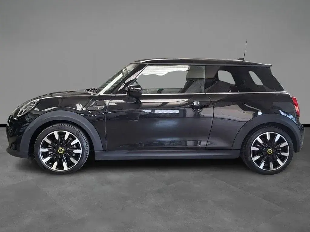 Usata Mini Cooper SE 75 kW (102 CV) 2023 Nero / metallizzato Utilitaria