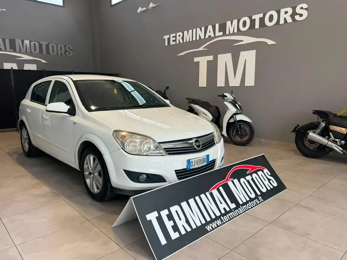 Usata Opel Astra Enjoy 90 CV (66 kW) 2007 Bianco Berlina