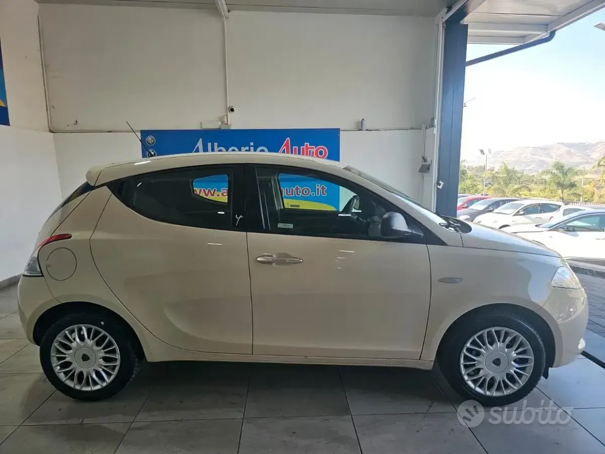 Usata Lancia Ypsilon Platinum 69 CV (50 kW) 2017 Marrone Utilitaria
